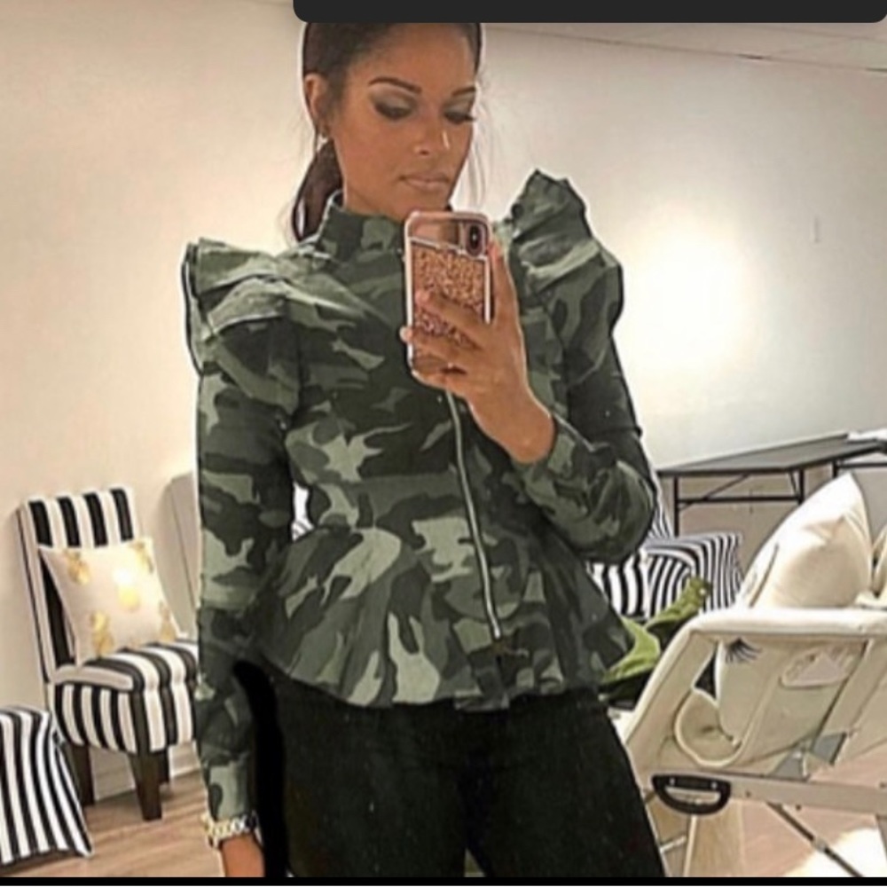 Army puff jackets - Picture 2 of 3